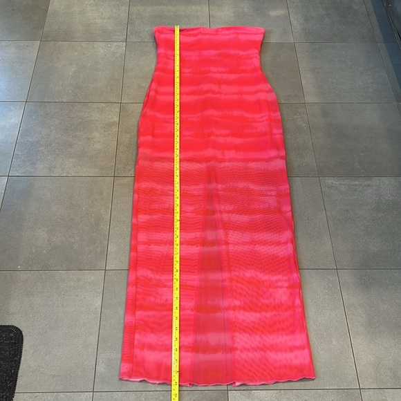 h:ours Rios Maxi Dress in Strawberry Tie Dye - Picture 9 of 11